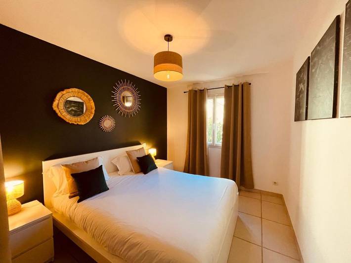 Location de vacances pour 8 personnes, avec piscine et jardin ainsi que terrasse et vue, animaux acceptés à Entrechaux - 4