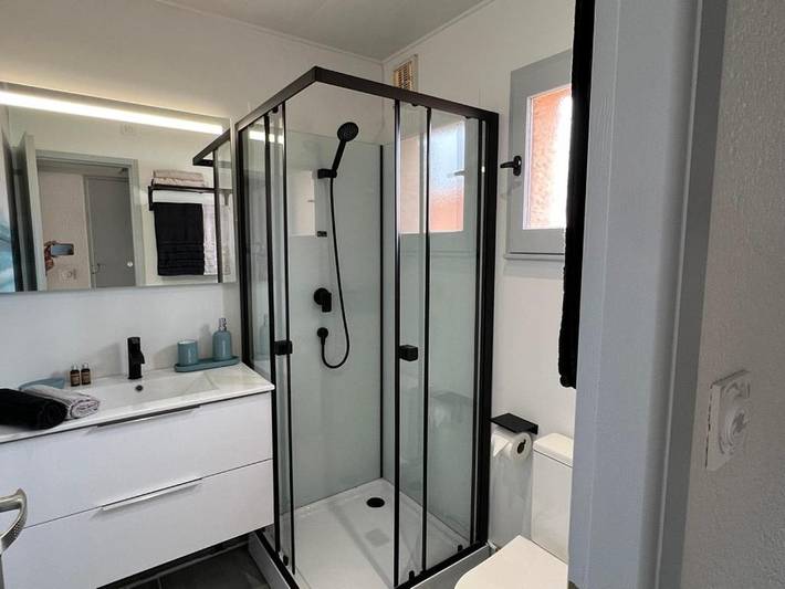 Gîte pour 2 personnes, avec vue ainsi que jardin et piscine dans Leucate naturiste - 4