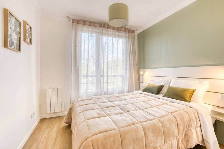 Ganze Wohnung, Schöne 2-Zimmer-Wohnung in Evry, 35 Mins von Paris in Évry-Courcouronnes, Essonne