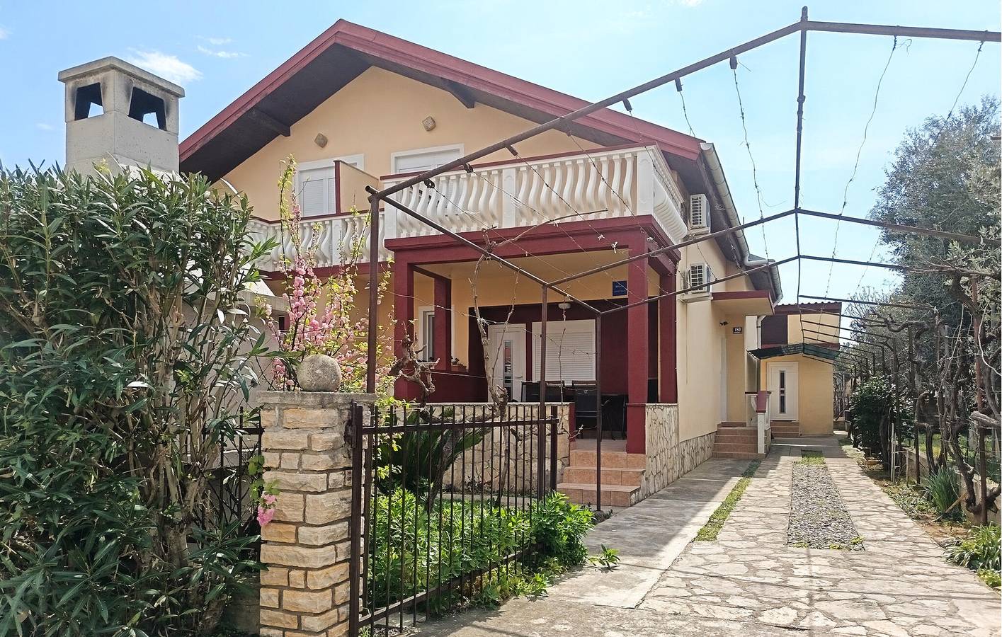 Gemütliche 2-Zimmer-Wohnung mit Terrasse und WLAN, 2 km vom Strand Ždrijac entfernt in Privlaka, Zadar