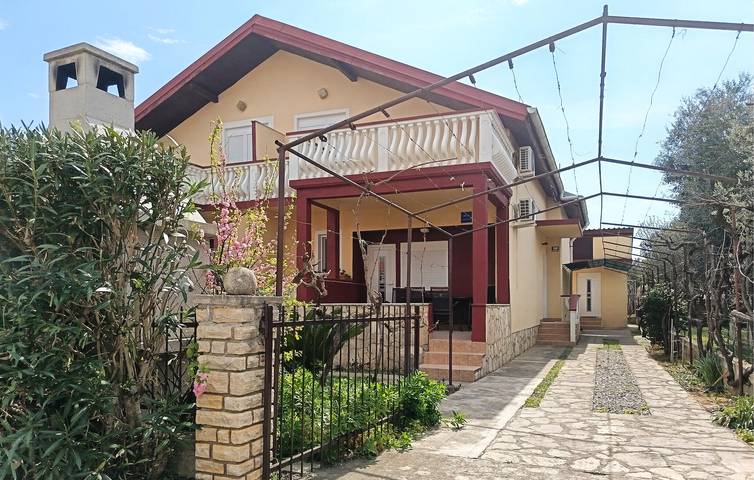 Ferienhaus für 12 Personen, mit Terrasse