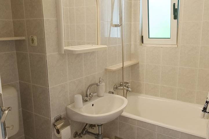Ganze Wohnung, 2-Zimmer-Ferienwohnung mit Terrasse und Meerblick Podgora, Makarska in Podgora, Makarska Riviera