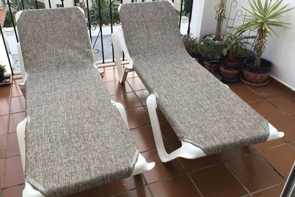 Entire apartment, Beautifully appointed 2 bed apartment. in Playa de Burriana, Nerja
