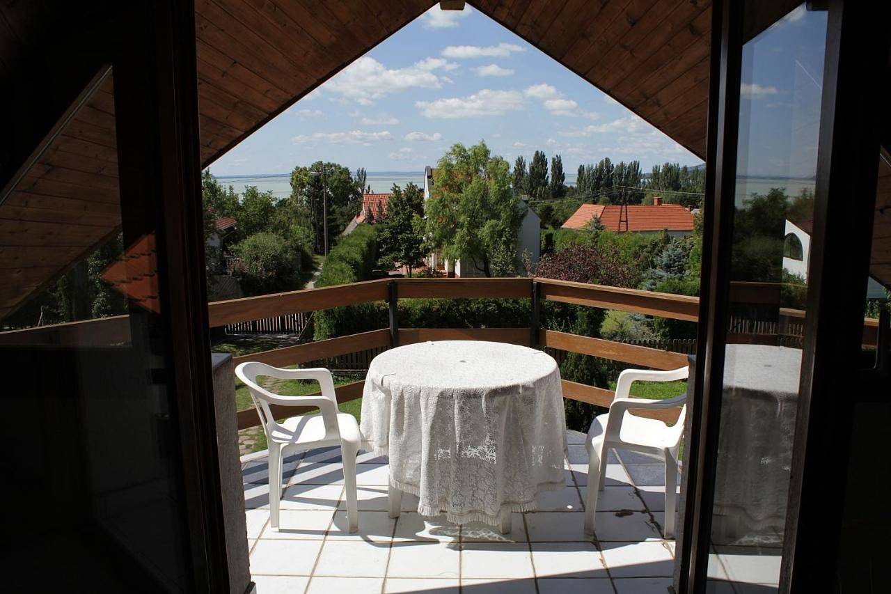 Vöröskő apartmanház in Revfülöp, Balaton Region