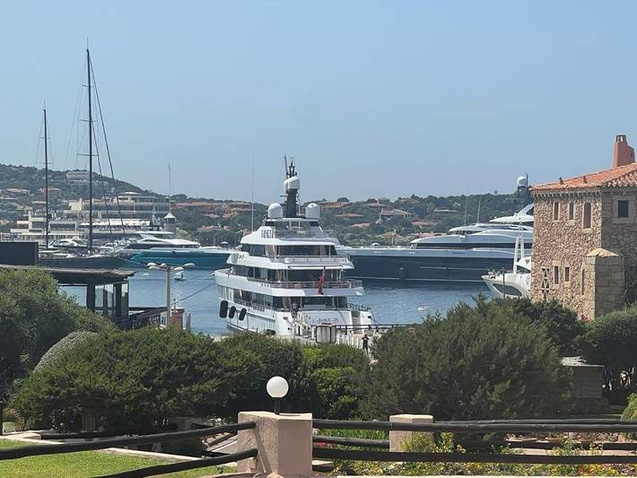 Appartamento per 4 persone, con piscina e terrazza nonché panorama in Porto Cervo