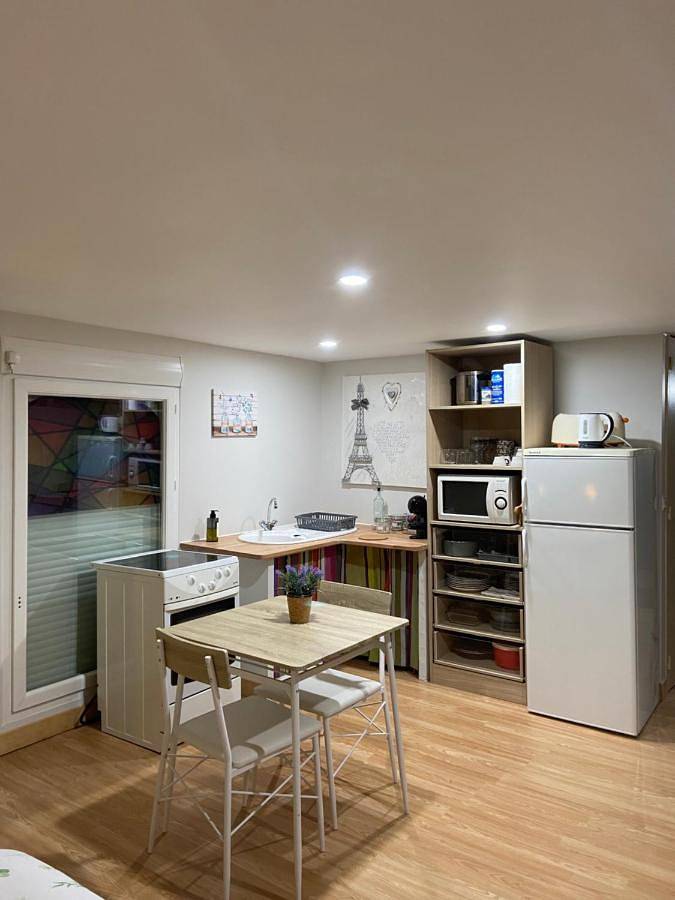 Appartement de vacances entier, Chambre au vert in Saint-Laurent-de-Cerdans, Région de Céret