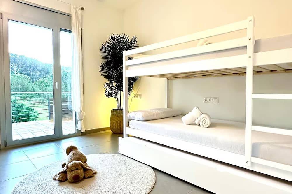 Villa con piscina privada y bbq a 15min playa in Llagostera, Costa Brava