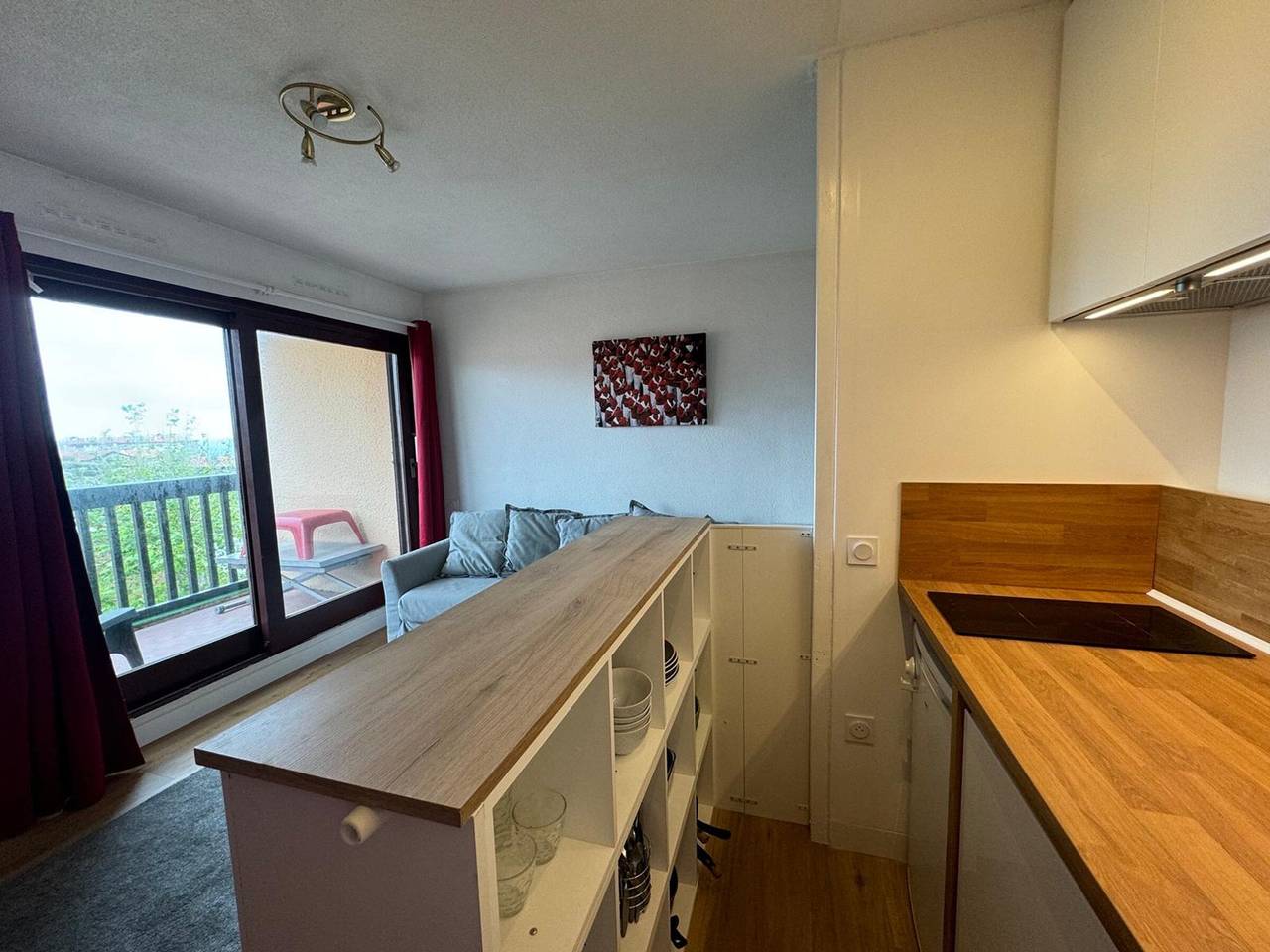 Appartement entier, Studio Renové avec Balcon à Deux Pas des Plages d'Anglet in Anglet, Région de Bayonne