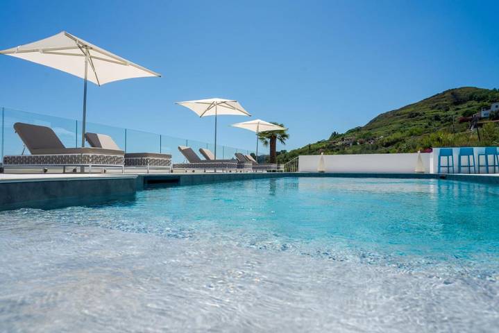 Villa per 6 persone, con piscina e giardino nonché panorama, con animali domestici in Lipari