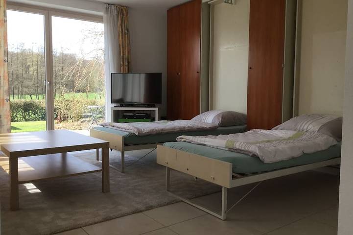 Entire apartment, Modern, quiet apartment in the countryside - in 30 minutes by train to Messe Frankfurt in Friedrichsdorf, Hochtaunuskreis