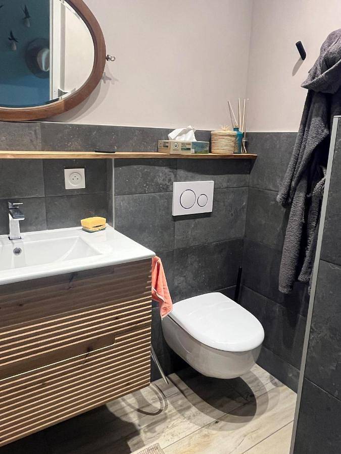 Gîte pour 8 personnes, avec piscine ainsi que vue et jardin à Bully - 4
