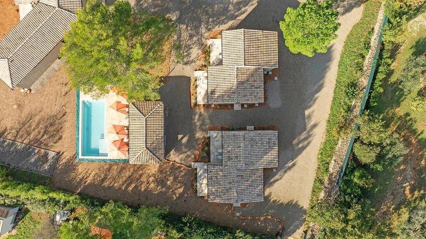 Chambre d’hôte pour 2 personnes, avec vue et balcon ainsi que jardin et piscine