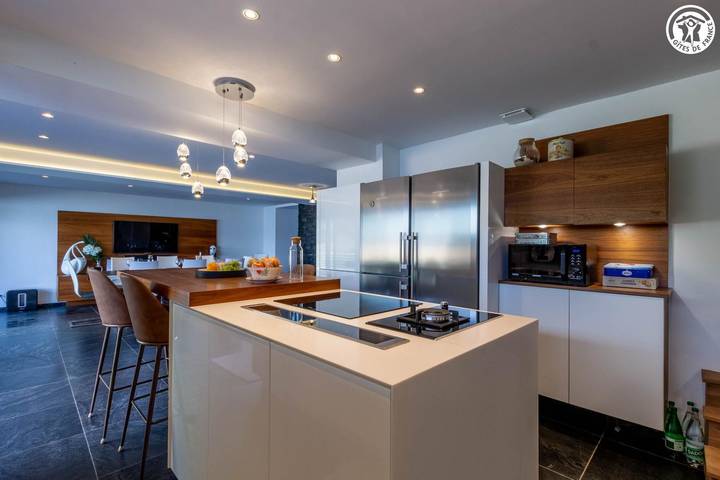 Gîte pour 6 personnes, avec terrasse à Brison-Saint-Innocent - 4