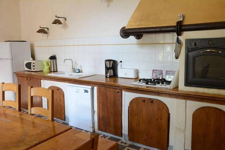 Location de vacances pour 8 personnes, avec jacuzzi ainsi que piscine et jardin, adapté aux familles à Beauvoisin - 3