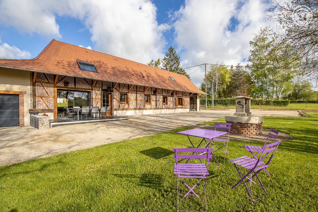 Gîte for 10 personer med terrasse in Saint-Usuge, Louhans region