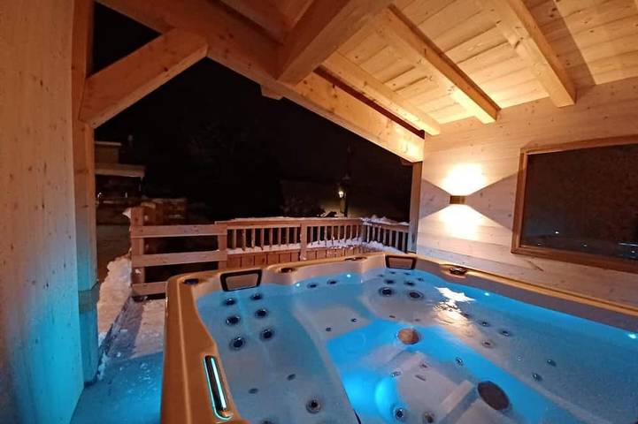 Location de vacances pour 10 personnes, avec jardin ainsi que balcon et jacuzzi à Bourg-Saint-Maurice