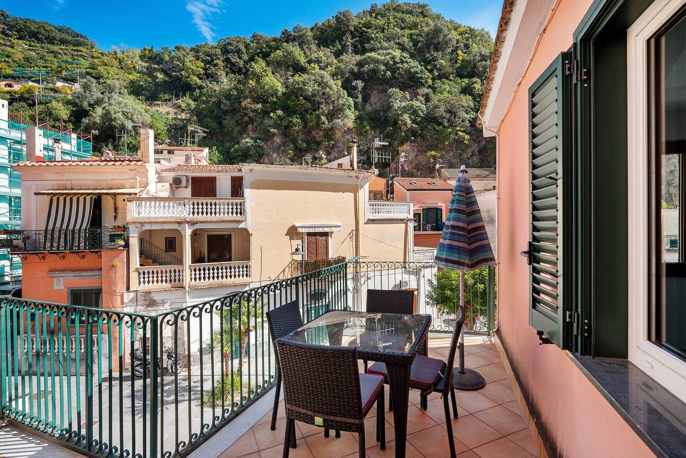 Apartamento entero, Apartamento 'Ce Tour - Casa Cetara Centro' con Balcón, Wi-Fi y Aire Acondicionado in Cetara, Costa Amalfitana