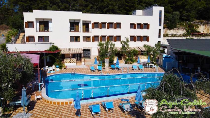 Alloggio in famiglia per 2 persone, con Terrazza e Giardino nonché Piscina e Panorama a Vieste