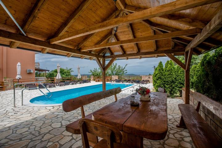 Ferienwohnung für 3 Personen, mit Terrasse und Pool in Banjol - 3