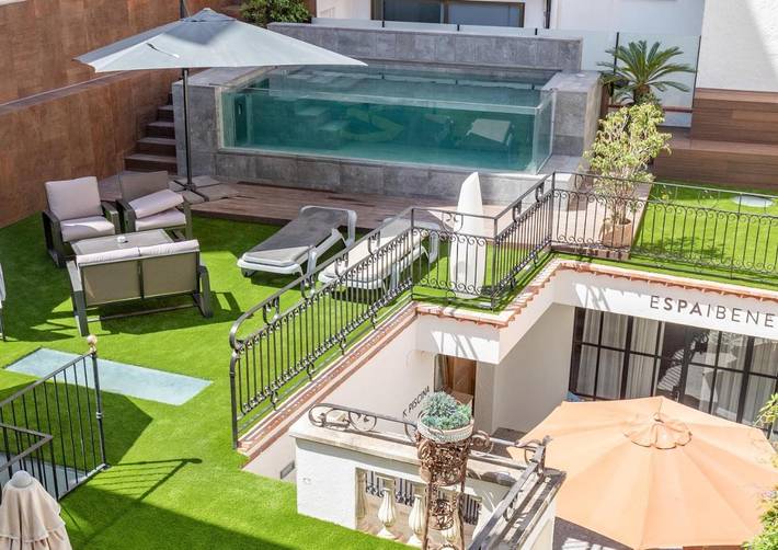 Apartamento para 4 personas, con vistas y balcón además de sauna y piscina en Arenys de Mar