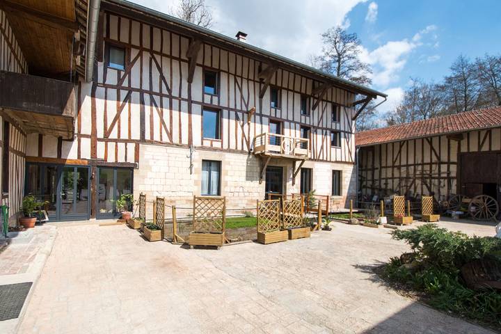 Gîte pour 15 personnes, avec Balcon et Jardin dans Bassuet