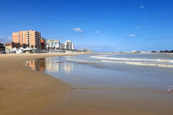 Casa de vacaciones para 8 personas, con jardín además de balcón y jacuzzi - 1