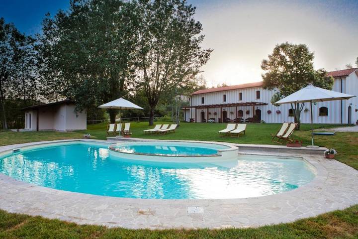 Agriturismo per 5 persone, con Terrazza e Giardino nonché Piscina in Provincia di Frosinone