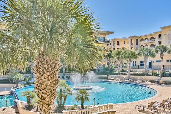Vacation rental for 8 people, with pool and hot tub as well as balcony in Santa Rosa Beach
