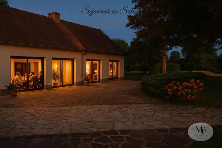 Gîte pour 15 personnes, avec terrasse et vue à La Ferté-Saint-Cyr - 2