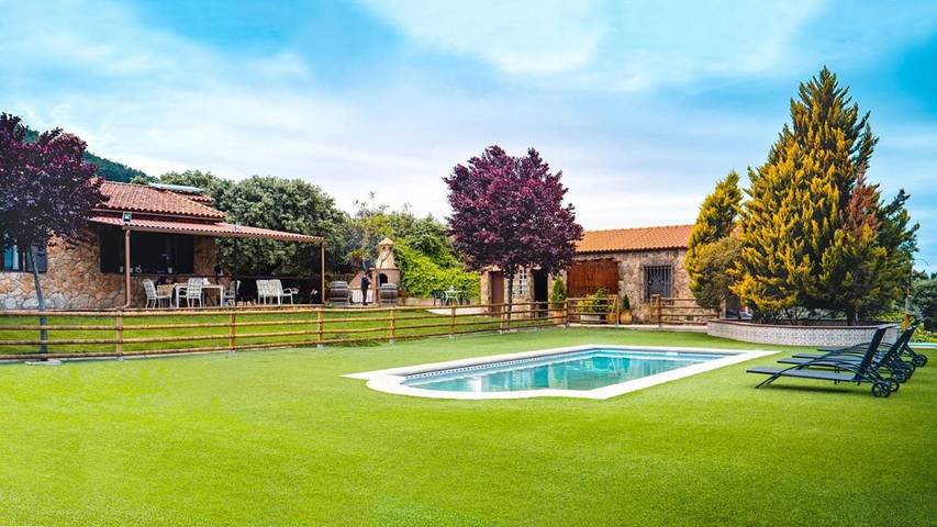Casa rural para 6 personas, con vistas además de piscina y jardín, Se admiten mascotas en Provincia de Badajoz