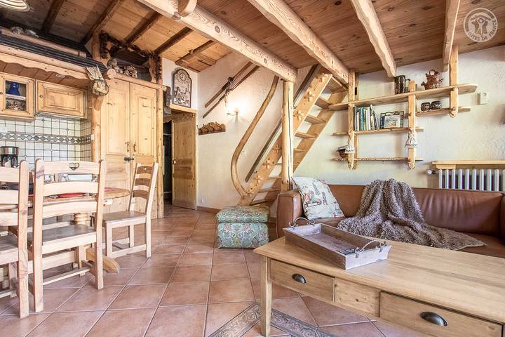 Gîte pour 6 personnes, avec jacuzzi et terrasse ainsi que piscine et sauna dans Bauges - 2