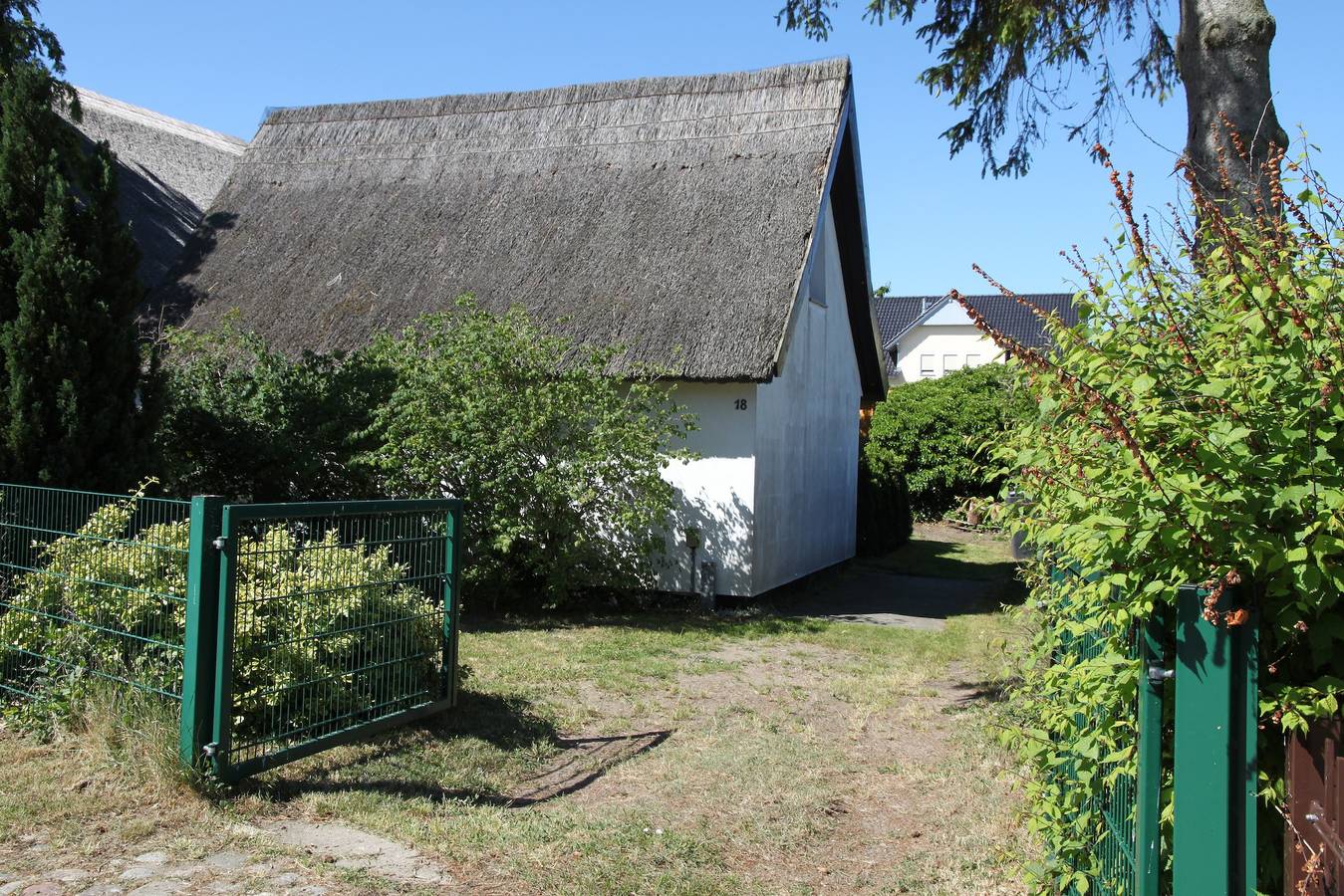 Holiday Home '1' with Private Terrace, Shared Garden and Wi-Fi in Lubmin, Vorpommern Greifswald