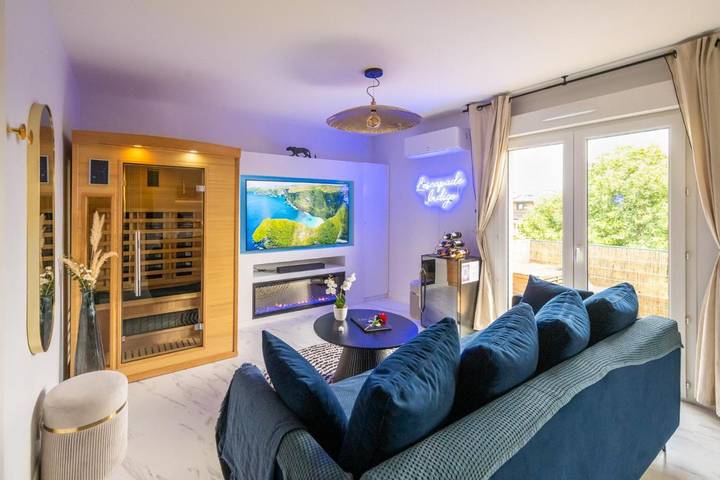 Appartement de vacances pour 4 personnes, avec Balcon et Jacuzzi ainsi que Terrasse et Sauna