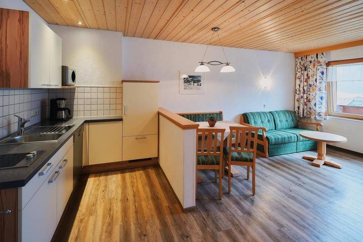 Ferienwohnung für 4 Personen, mit Ausblick und Garten sowie Balkon, mit Haustier in Grän - 2