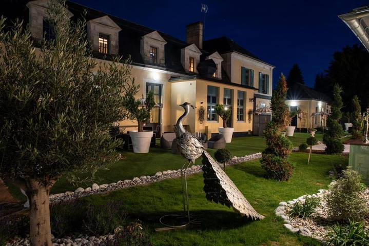 Chambre d’hôte pour 4 personnes, avec Terrasse et Jacuzzi ainsi que Jardin et Vue à Mamers
