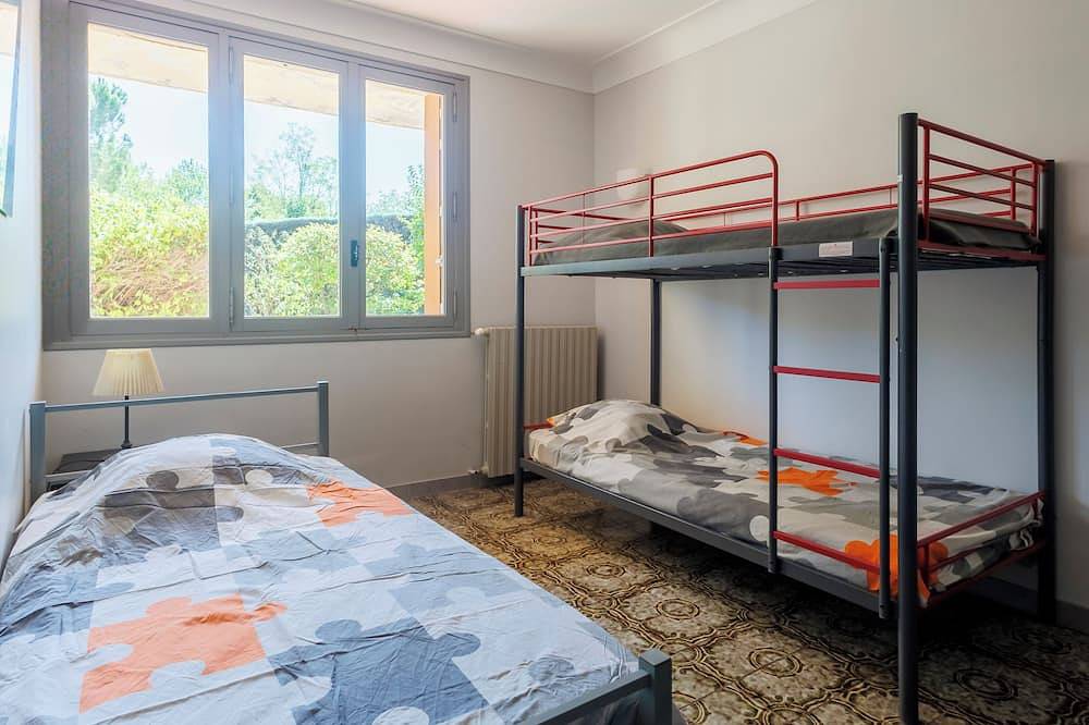 Belle maison avec 2 chambres pour 8 personnes au Camping les Paillotes à Ruoms in Ruoms, Ardèche