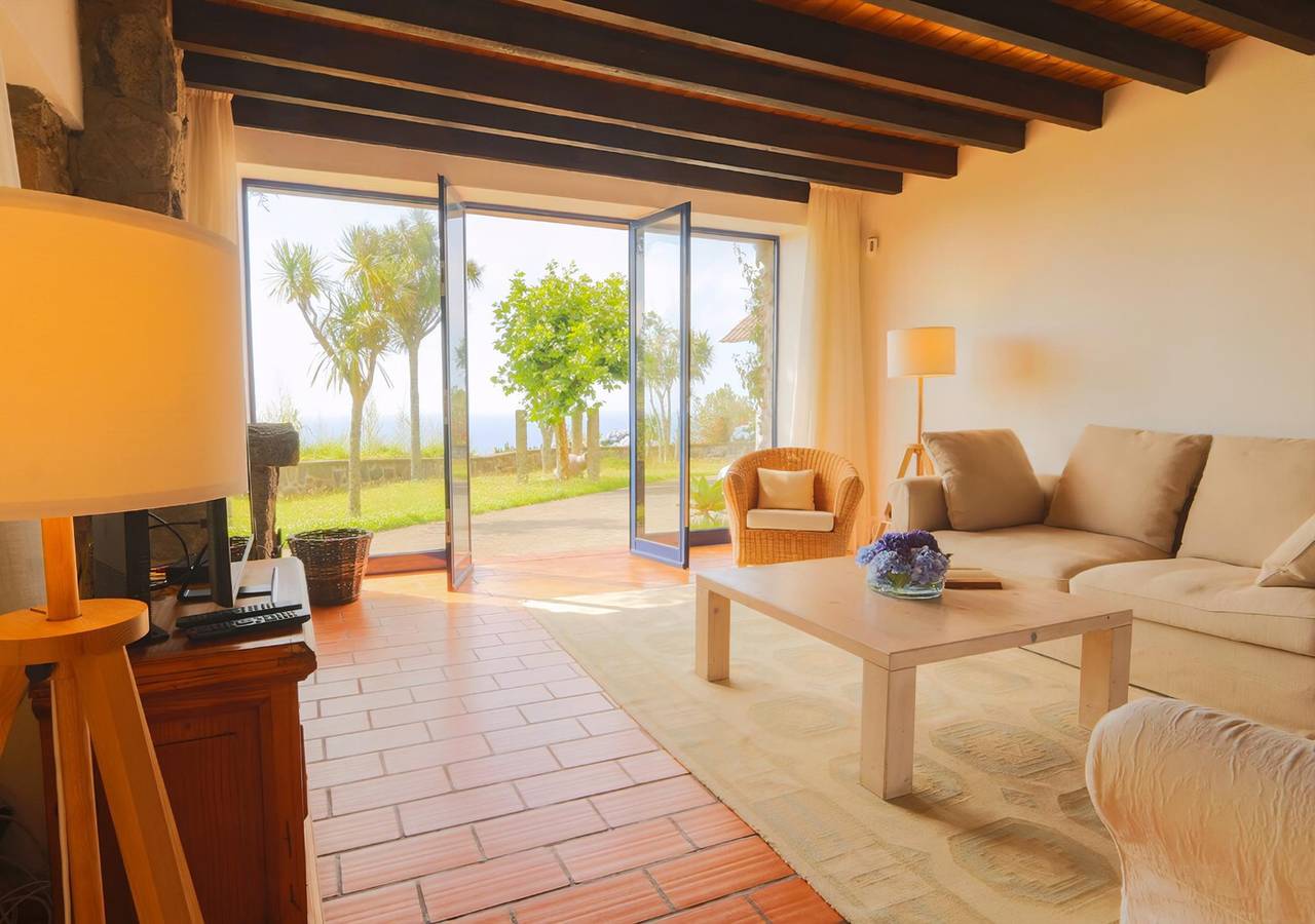 Guestready - Blue Oceanview Relaxing Cottage in São Miguel Island, Mosteiros