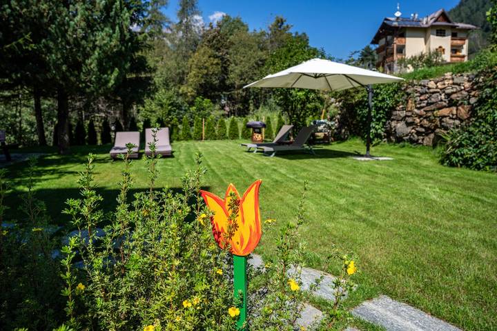 Apartamento inteiro, Apartamento 'Casa Ai Laresi 2' com jardim privado e acesso Wi-Fi in Celledizzo, Peio