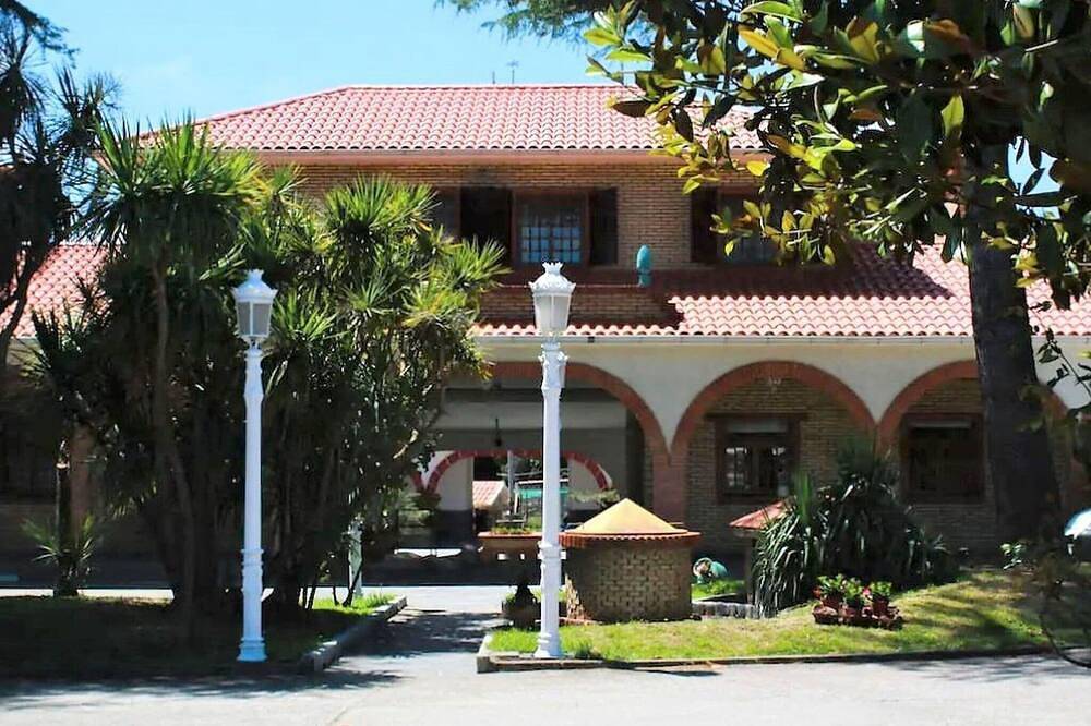 Villa en Narón cerca de Playa Pantín y Golf in Narón, Costa de Galicia