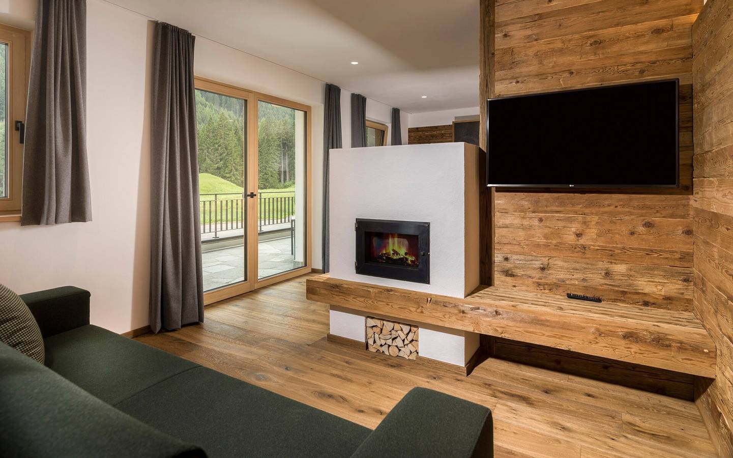 Hel lägenhet, Apartment "Waidacherhof Berg" with Mountain View, Balcony & Wi-Fi in Braies sjö, Prags