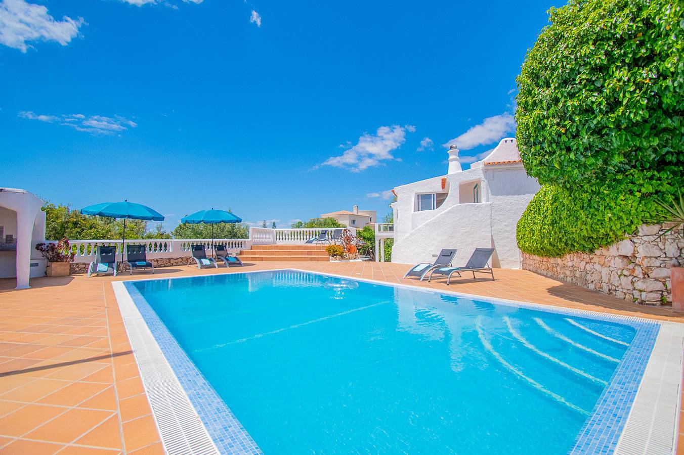 Villa Vale Verde · 5 Bedroom Villa, 10 min walk to in Carvoeiro, Lagoa