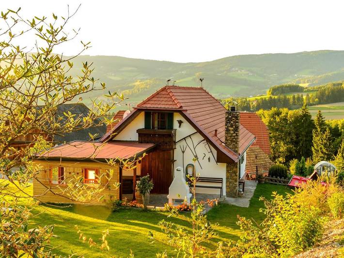 Ferienhaus für 8 Personen, mit Balkon und Garten, kinderfreundlich in Pöllauberg