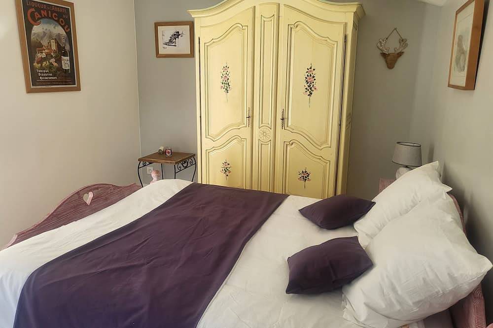 Chambre d'Hôtes with breakfast, kitchen and swimming pool in summer! in Reynès, Céret und Umgebung