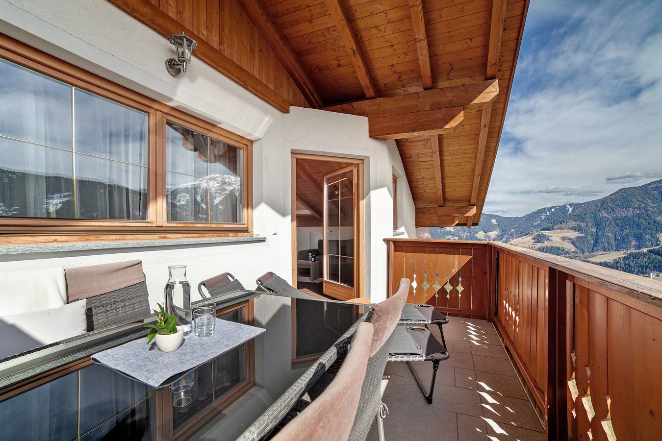 Ganze Wohnung, Ferienwohnung 'Zeppenhof' mit Bergblick, privater Terrasse und Wi-Fi in Ulten, Ortleralpen