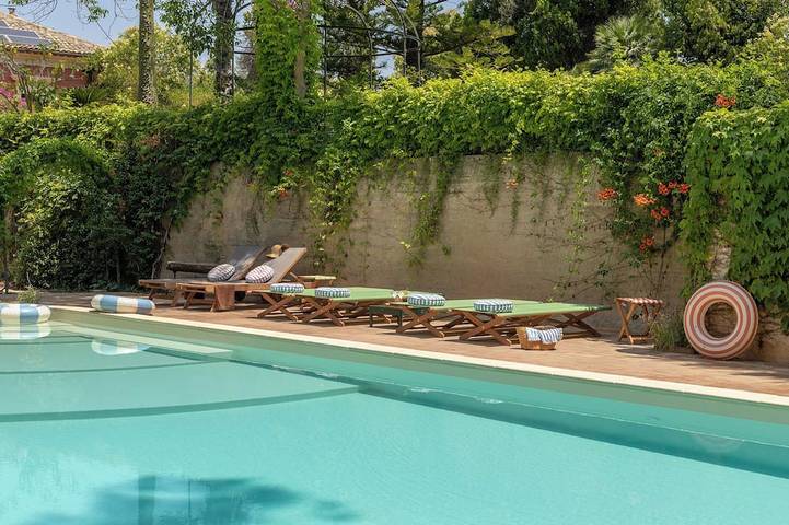 Ferienhaus für 10 Personen, mit Pool und Garten sowie Terrasse