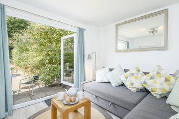 Log Cabin for 2 People in Saundersfoot, Pembrokeshire, Photo 1