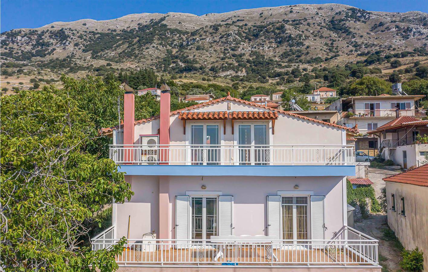 Gemütliche Wohnung mit Terrasse und Parkplatz, WLAN und Klimaanlage in Achaia