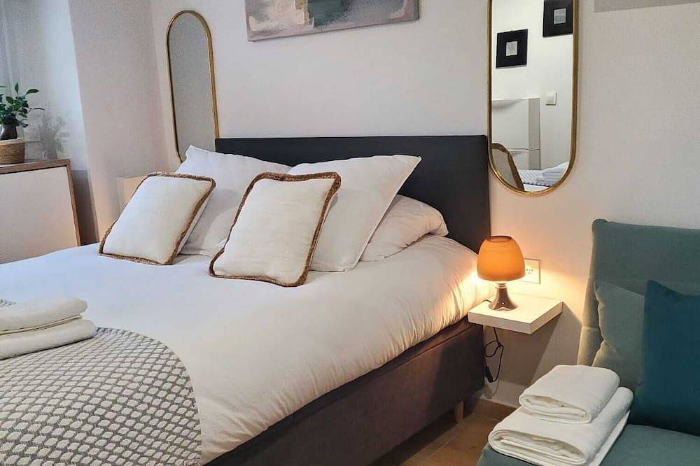 Appartement entier, Annecy Poisy Studio Avec Piscine Privee Chauffée du 01/04 au in Poisy, Région d'Annecy