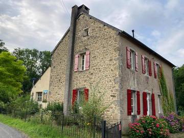 Gîte pour 4 personnes, avec jardin et vue à Luzy