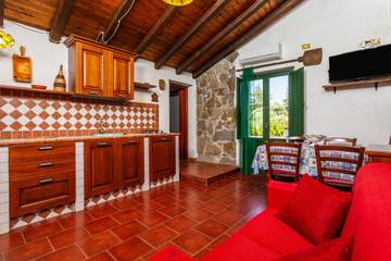 Agriturismo per 5 Persone in Piedimonte Etneo, Catania e dintorni, Foto 1